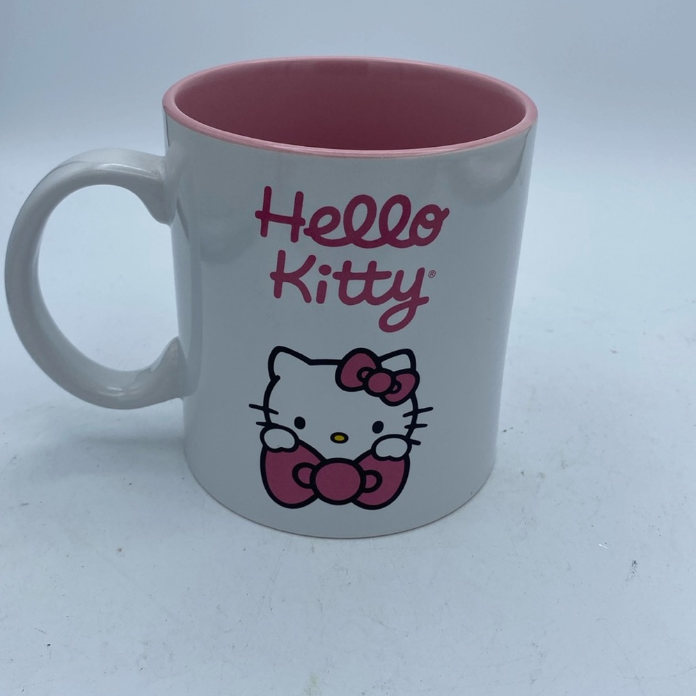 Hello Kitty by Sanrio 20 Oz ceramic coffee hot cocoa mug pink inside
